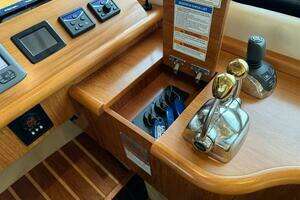 2010 Tiara Yachts 5800 Sovran thumbnail 34