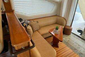 2010 Tiara Yachts 5800 Sovran thumbnail 36