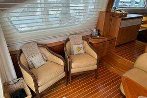 2010 Tiara Yachts 5800 Sovran thumbnail 37