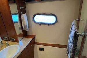 2010 Tiara Yachts 5800 Sovran thumbnail 86