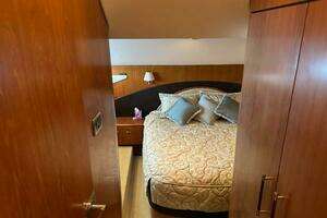 2010 Tiara Yachts 5800 Sovran thumbnail 75