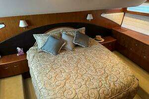 2010 Tiara Yachts 5800 Sovran thumbnail 76