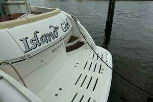 2010 Tiara Yachts 5800 Sovran thumbnail 9