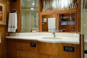 2005 Ocean Alexander 58 Motor Yacht thumbnail 16