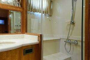2005 Ocean Alexander 58 Motor Yacht thumbnail 18