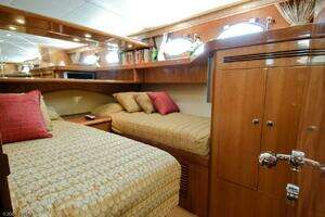 2005 Ocean Alexander 58 Motor Yacht thumbnail 15