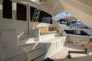 2005 Viking 74 Enclosed Bridge thumbnail 9