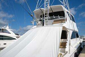 2005 Viking 74 Enclosed Bridge thumbnail 3