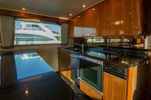 2005 Viking 74 Enclosed Bridge thumbnail 12