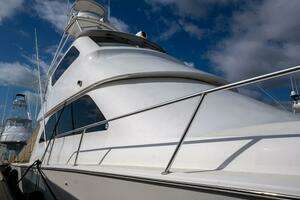 2005 Viking 74 Enclosed Bridge thumbnail 26