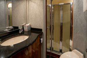 2005 Viking 74 Enclosed Bridge thumbnail 22
