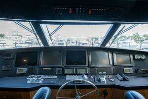 2005 Viking 74 Enclosed Bridge thumbnail 18