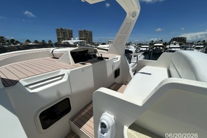 45' Northwest flybridge helm1