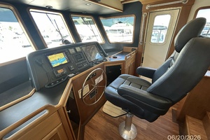 45' Northwest pilothouse helm2