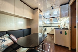 2007 Overmarine Mangusta 130 thumbnail 39
