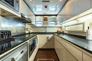 2007 Overmarine Mangusta 130 thumbnail 40