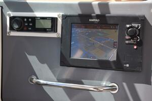 8 Inch Simrad GPS/Chartplotter/Radar, Fusion Stereo  