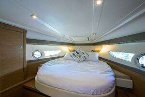 2015 Beneteau 38 GT thumbnail 13