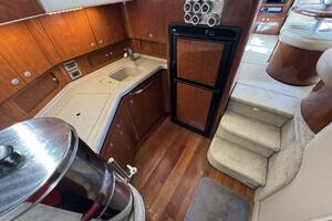 17 2004 Sea Ray 390 Galley