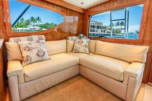 2005 Hatteras 50 Convertible thumbnail 16