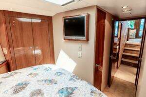 2005 Hatteras 50 Convertible thumbnail 18