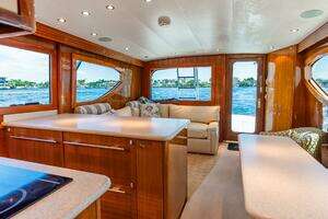 2005 Hatteras 50 Convertible thumbnail 15
