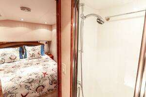 2005 Hatteras 50 Convertible thumbnail 27