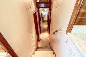 2005 Hatteras 50 Convertible thumbnail 17
