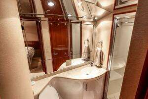 2005 Hatteras 50 Convertible thumbnail 21