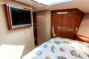 2005 Hatteras 50 Convertible thumbnail 20