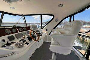 2004 Sea Ray 480 Sedan Bridge thumbnail 12