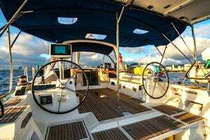 2012 Beneteau Oceanis thumbnail 5