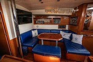 2012 Beneteau Oceanis thumbnail 8