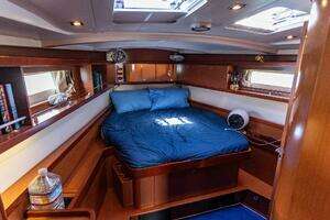 2012 Beneteau Oceanis thumbnail 9