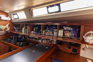 2012 Beneteau Oceanis thumbnail 10