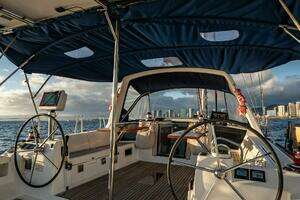 2012 Beneteau Oceanis thumbnail 6