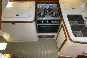 1991 Catalina 42 MKI thumbnail 9