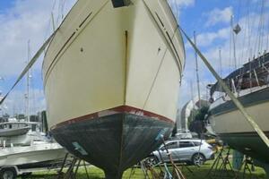 Falkor 39ft Camper  amp  Nicholsons Yacht For Sale