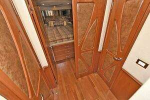 2009 Silverton 52 Ovation thumbnail 11