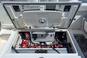 2018 Boston Whaler 315 Conquest thumbnail 15