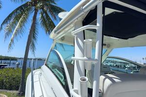 2018 Boston Whaler 315 Conquest thumbnail 31