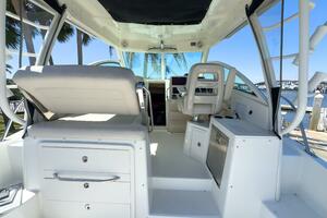 2018 Boston Whaler 315 Conquest thumbnail 18