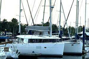 2016 Lagoon 400 S2 thumbnail 1
