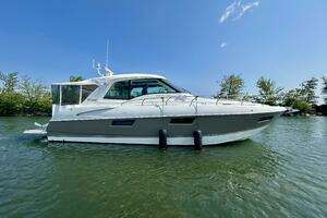  2011 Cruisers Yachts 48 Cantius Yacht For Sale in St. Catherines Ontario
