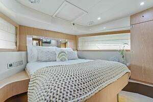 2013 Ferretti Yachts 620 thumbnail 32