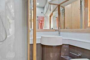 2013 Ferretti Yachts 620 thumbnail 39