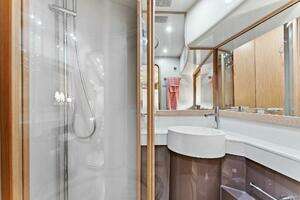 2013 Ferretti Yachts 620 thumbnail 40