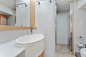 2013 Ferretti Yachts 620 thumbnail 35