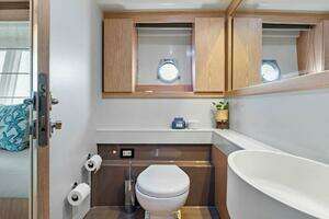 2013 Ferretti Yachts 620 thumbnail 26