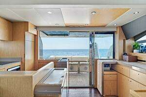 2013 Ferretti Yachts 620 thumbnail 8